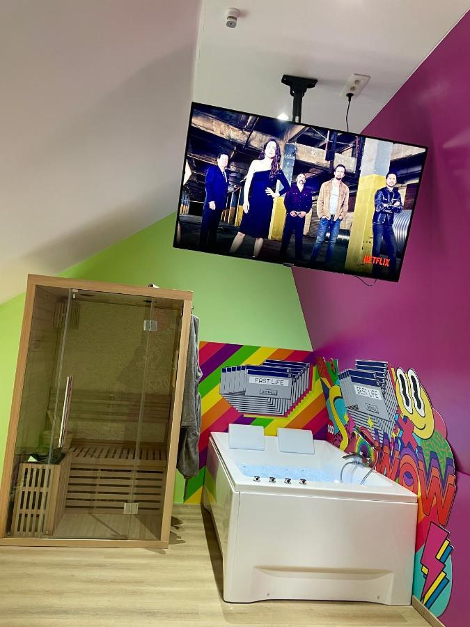 Capsule Forever Young - Jacuzzi - Sauna - Billard - Arcade De Jeux - Netflix & Home Cinema - Ping Pong Hastiere-par-dela 외부 사진