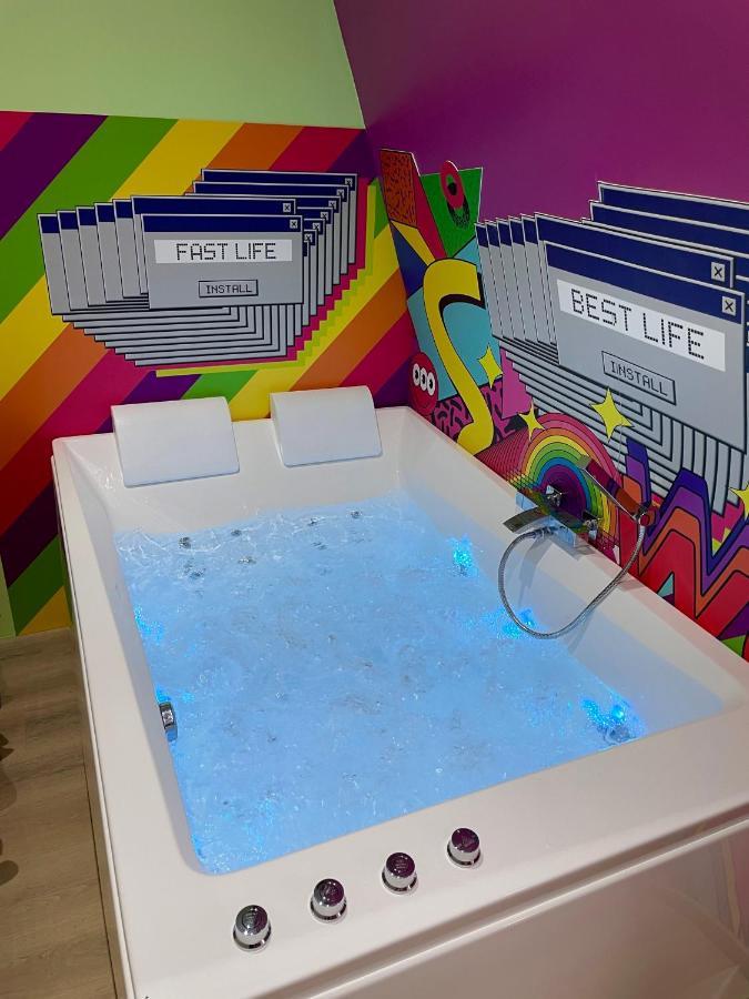 Capsule Forever Young - Jacuzzi - Sauna - Billard - Arcade De Jeux - Netflix & Home Cinema - Ping Pong Hastiere-par-dela 외부 사진