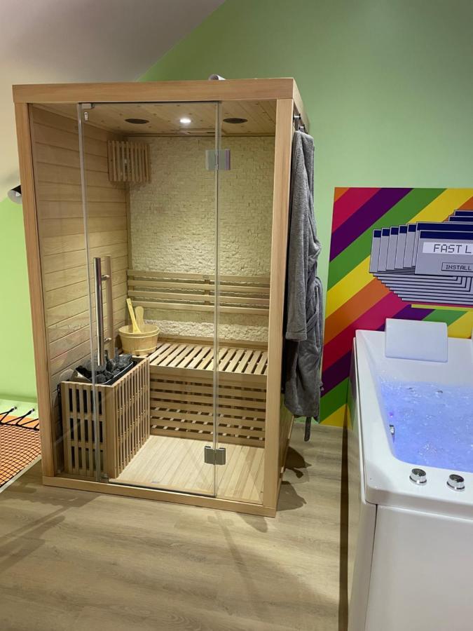 Capsule Forever Young - Jacuzzi - Sauna - Billard - Arcade De Jeux - Netflix & Home Cinema - Ping Pong Hastiere-par-dela 외부 사진