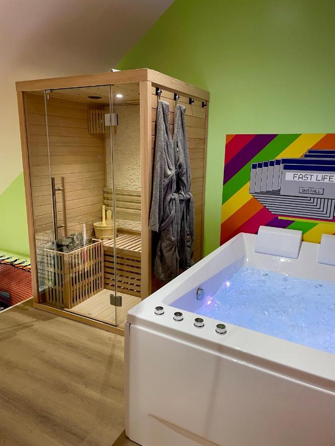 Capsule Forever Young - Jacuzzi - Sauna - Billard - Arcade De Jeux - Netflix & Home Cinema - Ping Pong Hastiere-par-dela 외부 사진