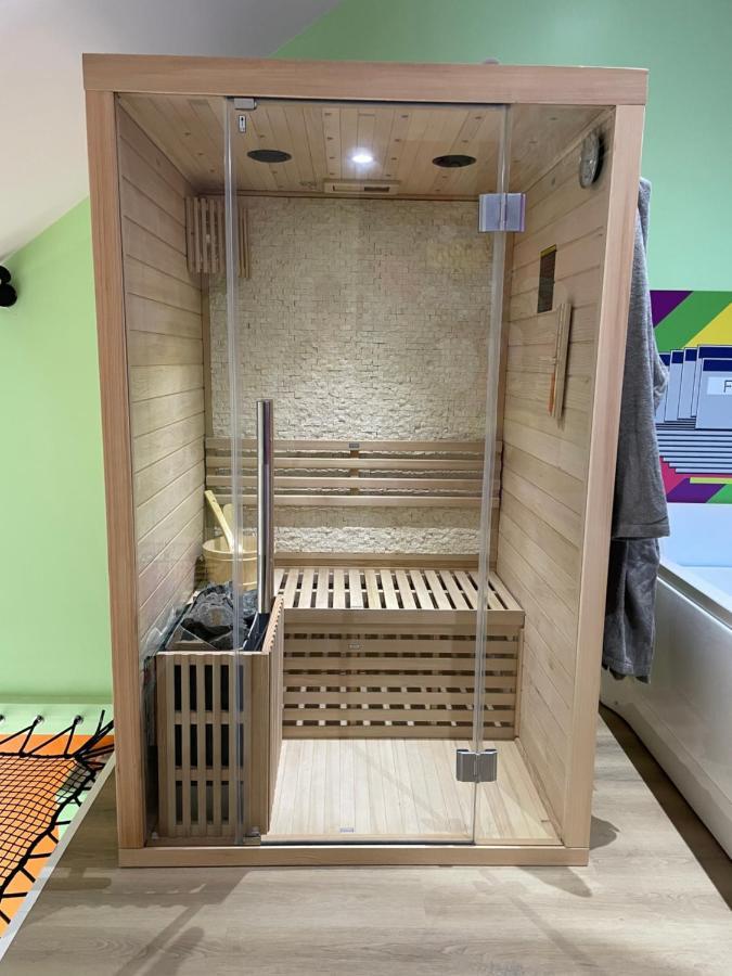 Capsule Forever Young - Jacuzzi - Sauna - Billard - Arcade De Jeux - Netflix & Home Cinema - Ping Pong Hastiere-par-dela 외부 사진